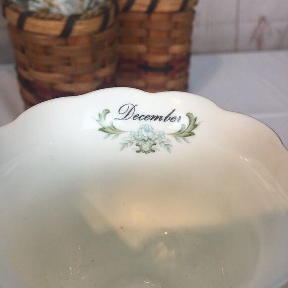 Vintage 70s Enesco December Dainty Green Floral Bone China Teacup Set - Picture 10 of 10